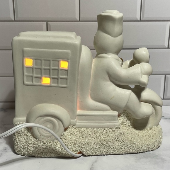 Porcelain Snow Cone Cart Nightlight - Picture 7 of 9